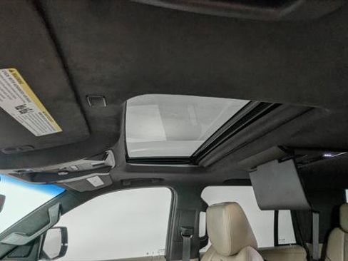 Used 2019 Cadillac Escalade Platinum AWD/4WD image 16