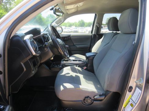 Used 2017 Toyota Tacoma SR5 w/ Tow Package RWD image 15