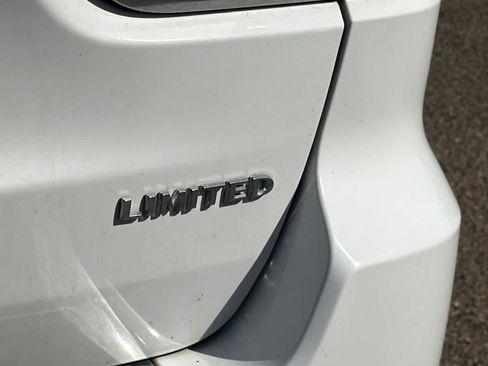Used 2014 Jeep Grand Cherokee Limited w/ Trailer Tow Group IV AWD/4WD image 19