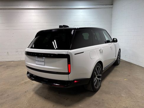 Used 2024 Land Rover Range Rover SE AWD/4WD image 6