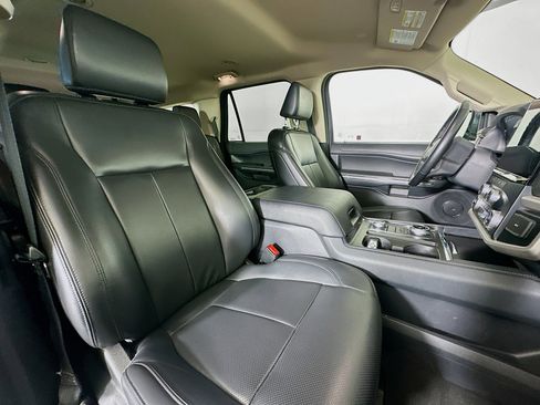 Used 2024 Ford Expedition Max XLT image 33