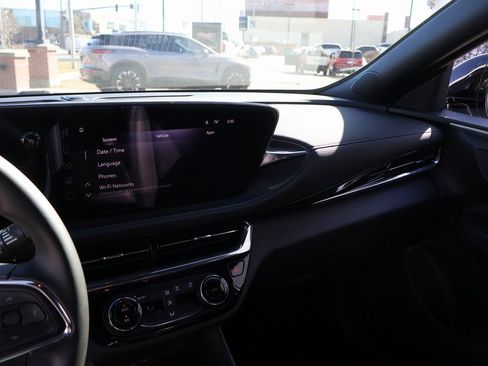 Used 2025 Buick Envista Sport Touring image 34