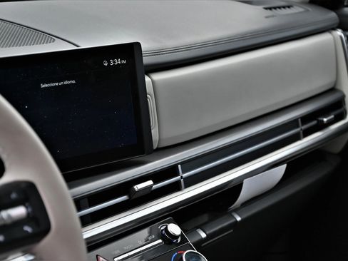 Used 2025 Hyundai Santa Fe SEL image 9