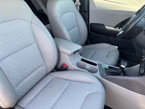 Used 2022 Kia Niro LXS image 11