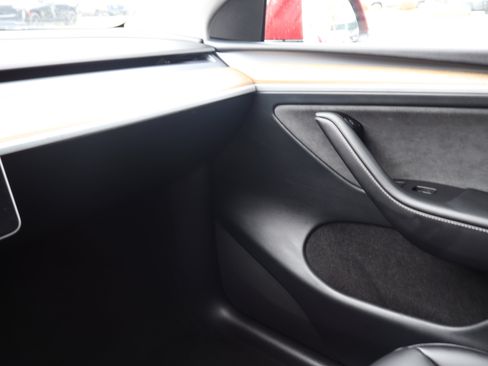 Used 2024 Tesla Model Y Long Range image 28