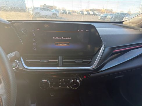 Certified 2025 Chevrolet Trax RS w/ Sunroof Package image 11