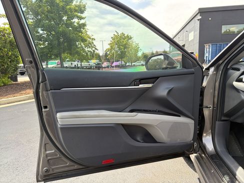 Used 2023 Toyota Camry SE w/ Convenience Package FWD image 16