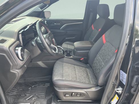 Used 2024 Chevrolet Colorado Z71 w/ Z71 Convenience Package 2 AWD/4WD image 11