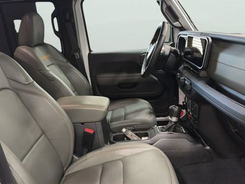 Used 2024 Jeep Gladiator Mojave AWD/4WD image 12