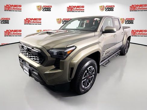 Certified 2024 Toyota Tacoma TRD Sport w/ TRD Sport Upgrade Package AWD/4WD image 13