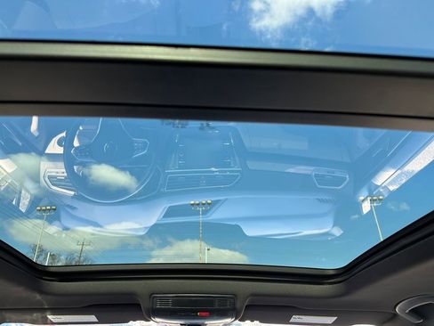 Used 2023 Volkswagen Tiguan SE R-Line image 22