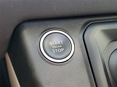 Used 2021 Land Rover Defender 90 First Edition image 30