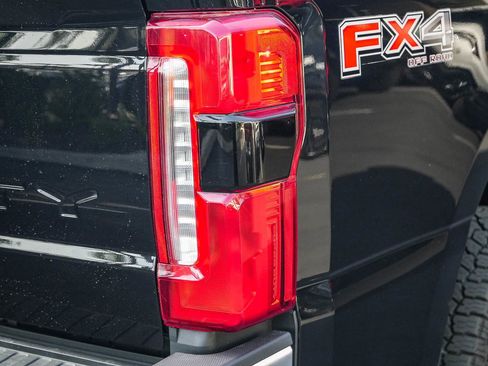 Used 2023 Ford F250 Lariat w/ Lariat Ultimate Package AWD/4WD image 7