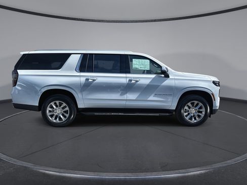 New 2026 Chevrolet Suburban Premier AWD/4WD image 9