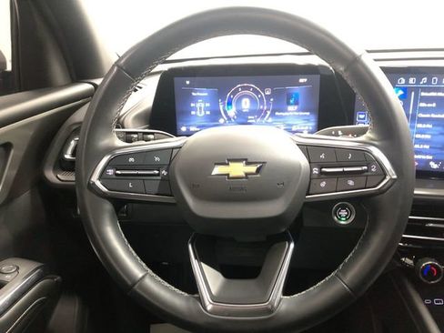 Used 2024 Chevrolet Traverse LT FWD image 16