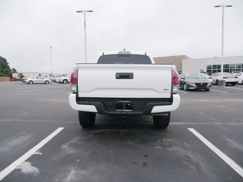 Used 2021 Toyota Tacoma TRD Sport image 3