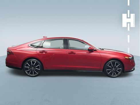 Used 2023 Honda Accord Touring image 3