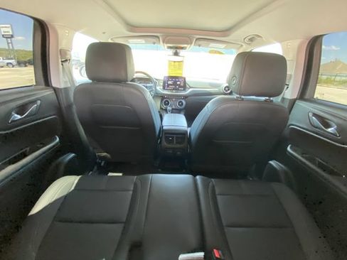 Used 2024 Chevrolet Blazer LT w/ Sound & Technology Package FWD image 17