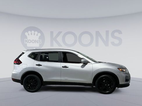 Used 2018 Nissan Rogue S image 17