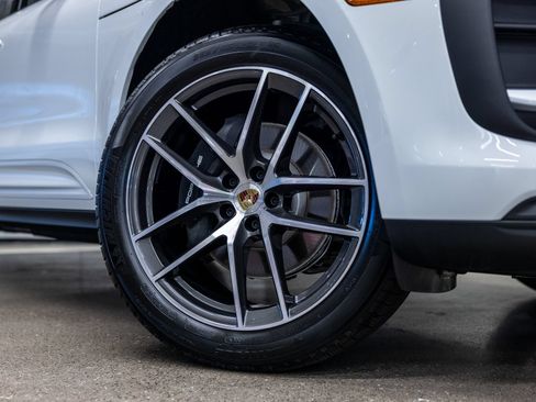 Certified 2026 Porsche Macan AWD/4WD image 17