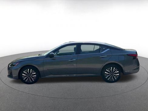 Used 2025 Nissan Altima 2.5 SV FWD image 6