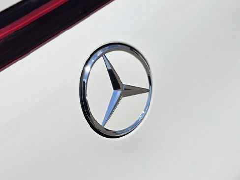 New 2026 Mercedes-Benz EQE 320 4MATIC SUV image 9