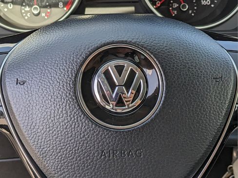 Used 2021 Volkswagen Tiguan S FWD image 33