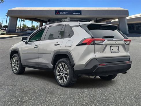 Used 2023 Toyota RAV4 XLE Premium image 4