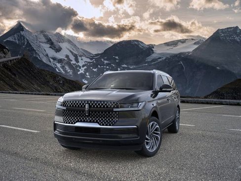 New 2025 Lincoln Navigator Reserve image 2