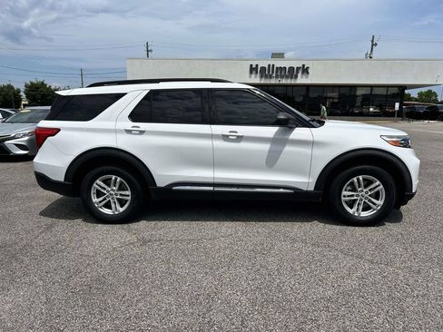 Used 2020 Ford Explorer XLT AWD/4WD image 2