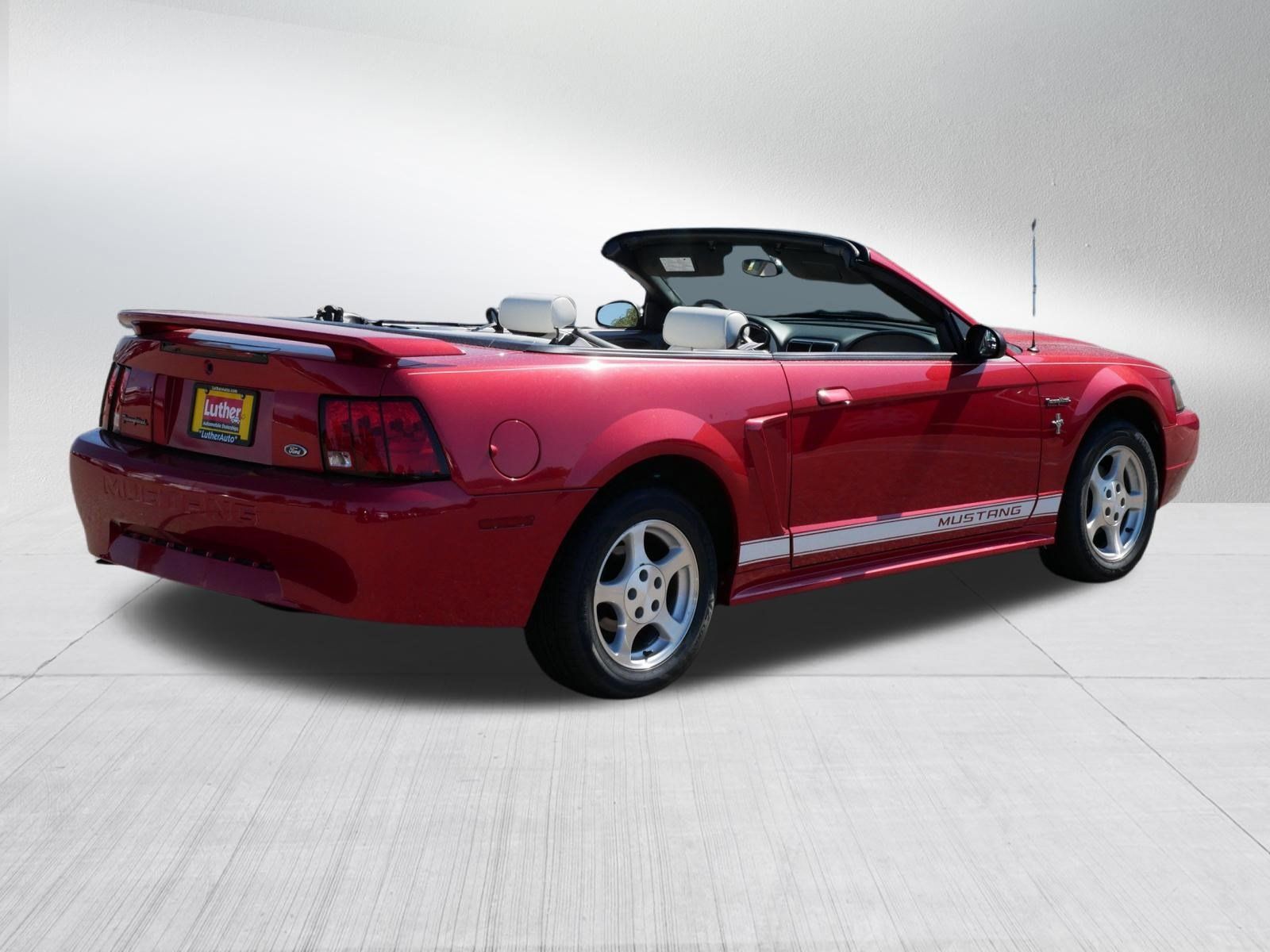 Used 2002 Ford Mustang Convertible RWD image 7