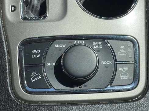 Used 2013 Jeep Grand Cherokee Overland w/ Advance Technology Group image 24