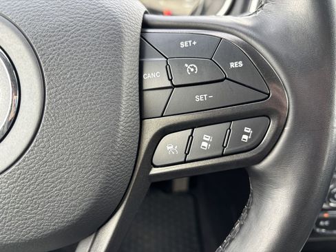 Used 2021 Jeep Cherokee Trailhawk w/ Technology Group AWD/4WD image 16
