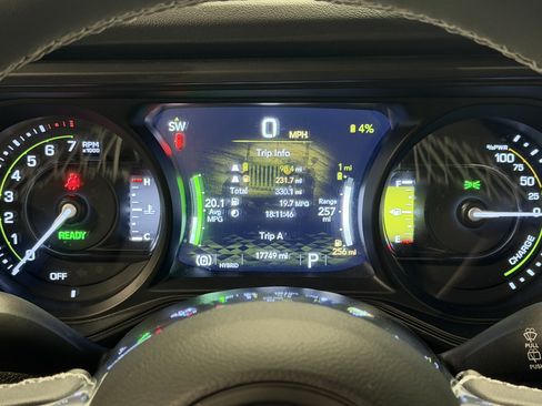 Used 2025 Jeep Wrangler Unlimited Sahara w/ Safety Group AWD/4WD image 15