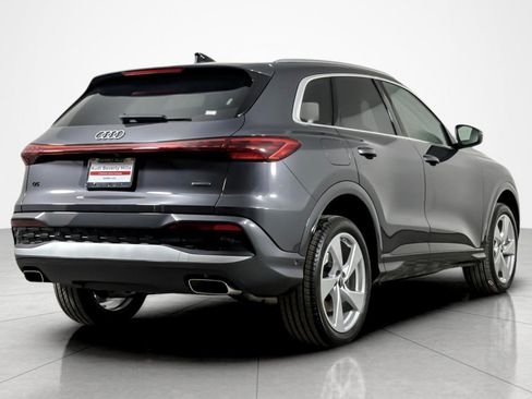 Used 2025 Audi Q5 Premium Plus w/ Premium Plus AWD/4WD image 5