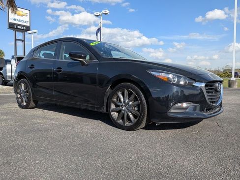 Used 2018 MAZDA MAZDA3 Touring FWD image 2