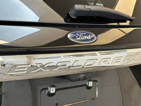 Used 2023 Ford Explorer XLT AWD/4WD image 28