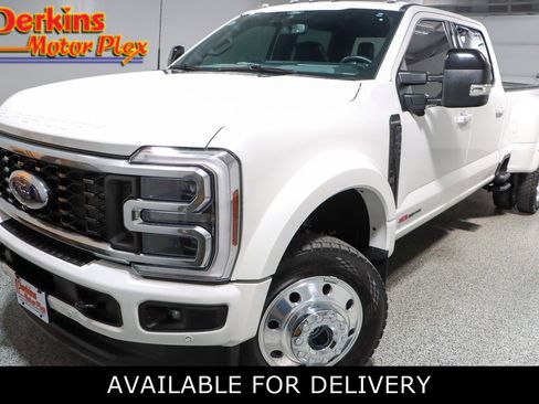Used 2025 Ford F450 Platinum w/ FX4 Off-Road Package AWD/4WD image 1