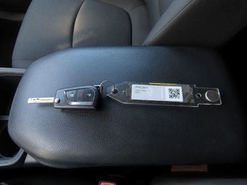 Used 2022 Toyota RAV4 LE image 25