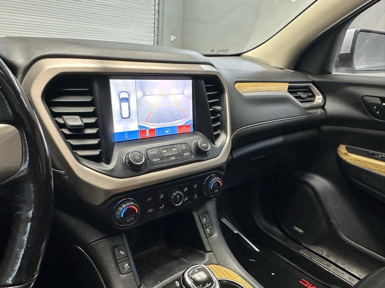 Used 2019 GMC Acadia Denali w/ Technology Package FWD image 24