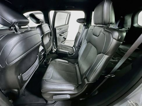 Used 2024 Jeep Grand Cherokee L Laredo RWD image 17