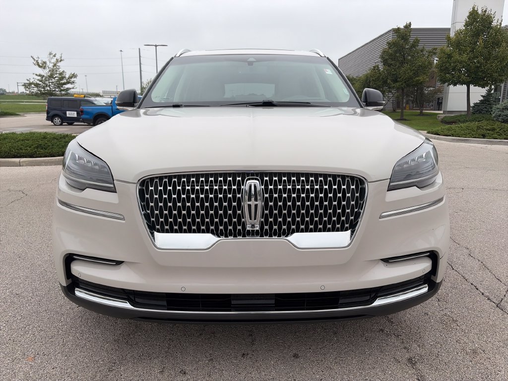 Used 2023 Lincoln Aviator Reserve w/ Equipment Group 201A AWD/4WD image 2
