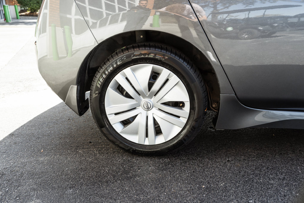 Used 2025 Nissan Leaf S FWD image 27