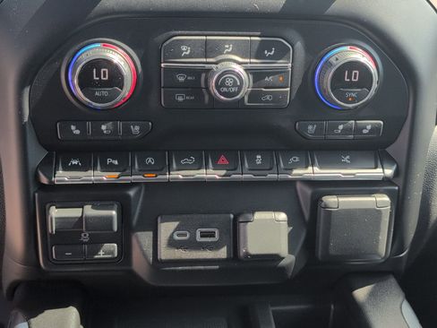 Used 2021 Chevrolet Silverado 1500 High Country w/ Technology Package image 21