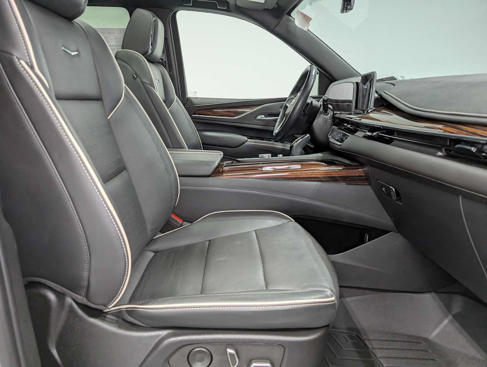 Used 2023 Cadillac Escalade Premium Luxury AWD/4WD image 47