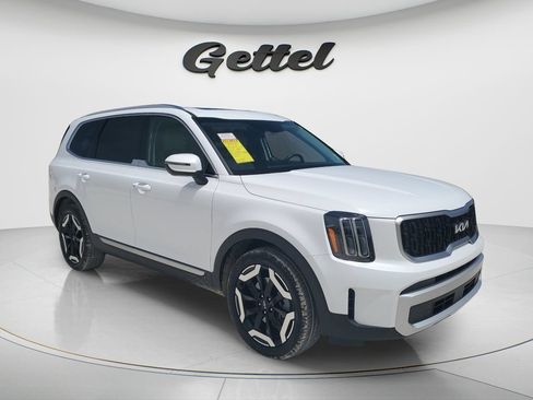 Used 2025 Kia Telluride EX w/ EX Captain's Chair Package AWD/4WD image 3