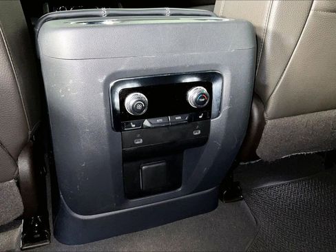 Used 2023 GMC Yukon Denali image 34