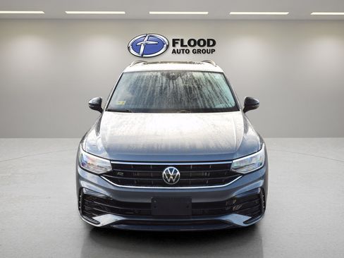 Used 2024 Volkswagen Tiguan SE R-Line AWD/4WD image 2