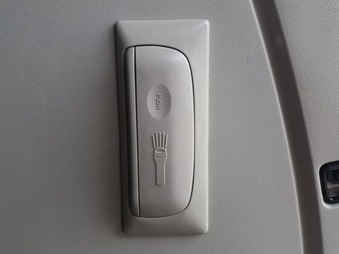 Used 2012 Chrysler Town & Country Touring w/ Entertainment Group #1 FWD image 10
