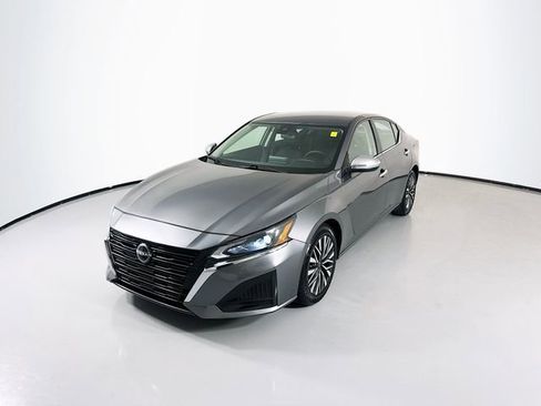 Used 2024 Nissan Altima 2.5 SV image 5
